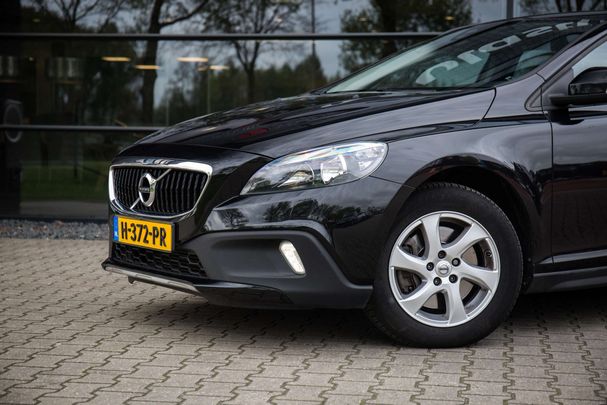 Volvo V40 Cross Country T3 Momentum 113 kW image number 1