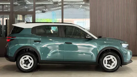 Car image 5