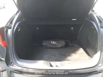 Car image 27
