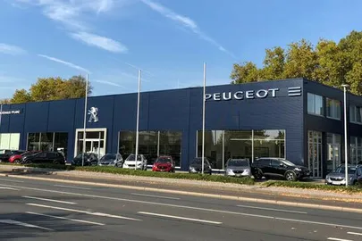 Car image 4