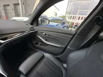 Car image 34