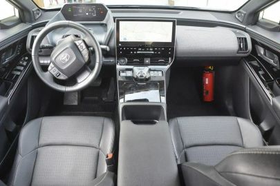 Car image 12