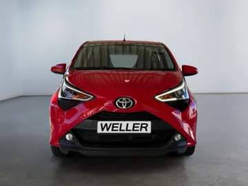 Car image 4