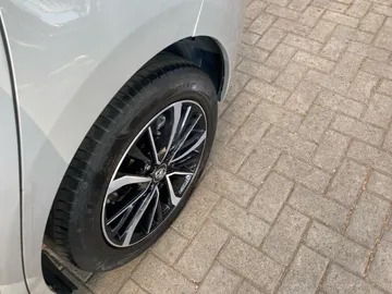 Car image 29