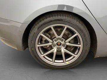 Car image 34
