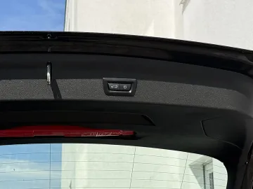 Car image 34