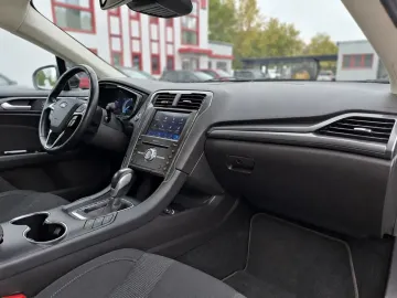 Car image 24