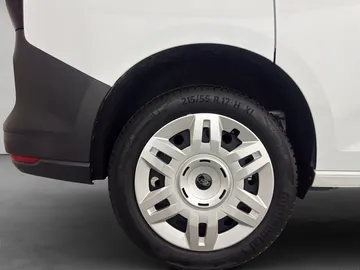 Car image 28