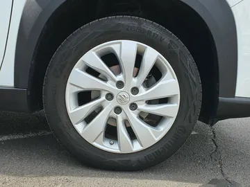 Car image 30