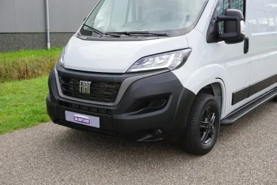 Car image 33