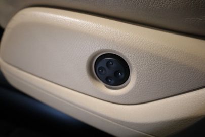 Car image 43