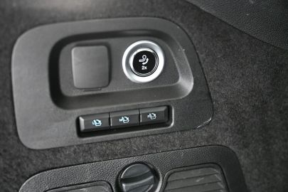 Car image 34