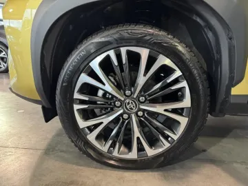 Car image 21