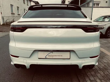Car image 32