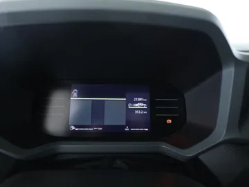 Car image 30