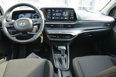 Car image 11