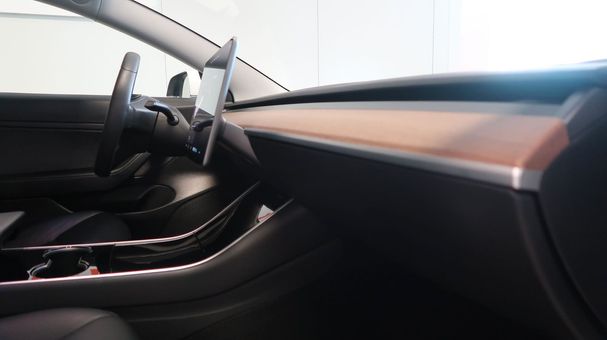 Tesla Model 3 Standard Range Plus 190 kW image number 14