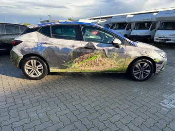 Car image 5