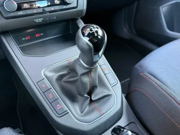 Car image 36