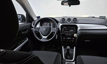 Car image 12