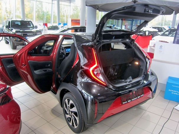 Toyota Aygo X 1.0 53 kW image number 4