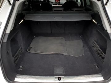 Car image 36