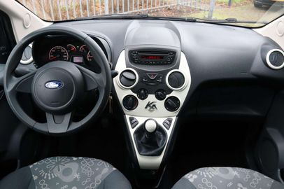 Car image 12