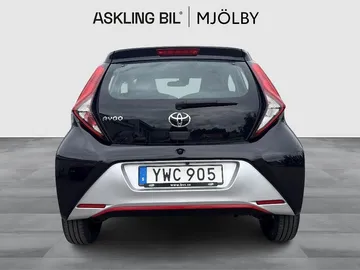 Car image 3