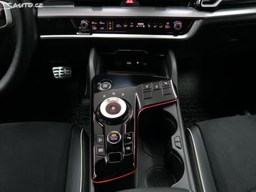 Car image 28