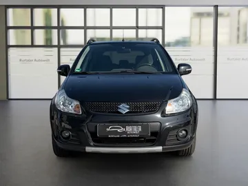 Car image 3