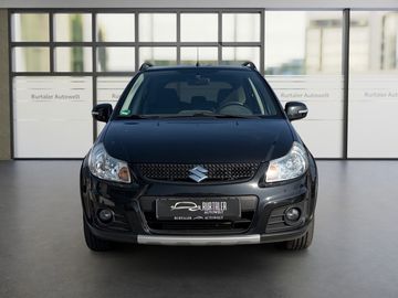 Car image 3