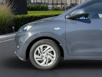 Car image 26
