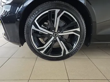 Car image 35