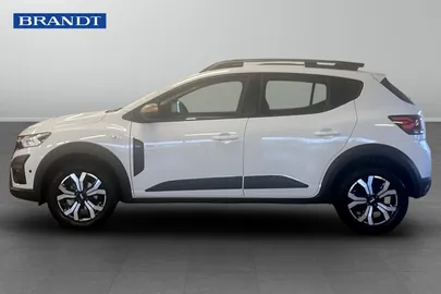 Car image 3