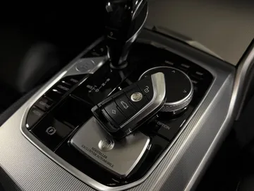Car image 33