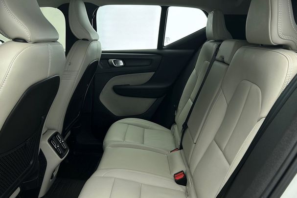 Volvo XC40 D3 AWD Momentum 110 kW image number 13