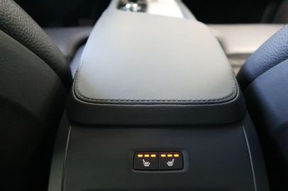 Car image 36