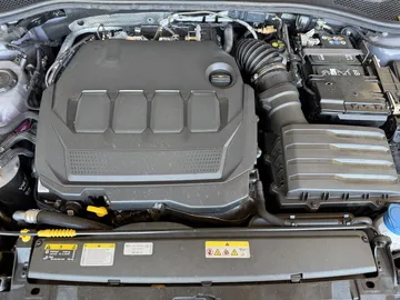 Car image 33