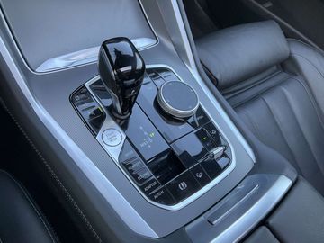 Car image 30