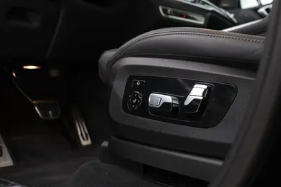 Car image 48