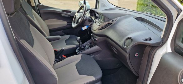 Car image 15