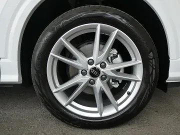 Car image 32