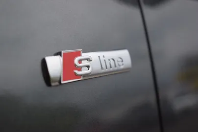 Car image 26