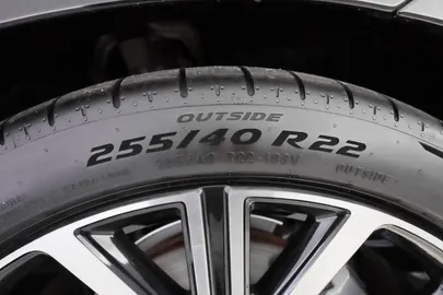 Car image 25