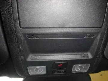 Car image 32