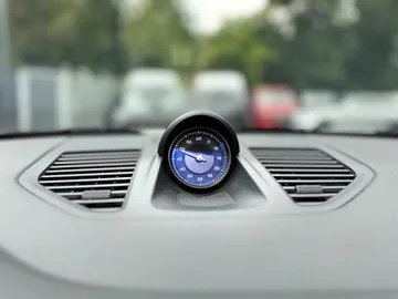 Car image 32
