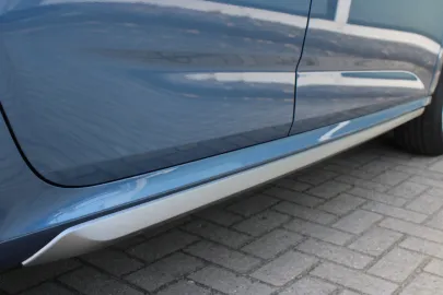 Car image 37