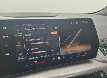 Car image 28