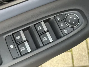 Car image 37