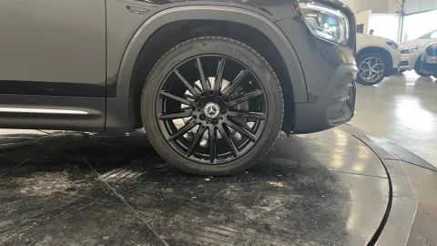 Car image 27